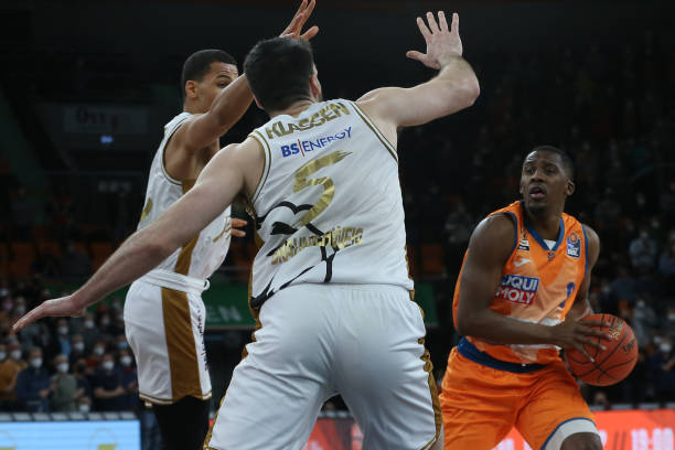 利纳的出场 利纳的出场